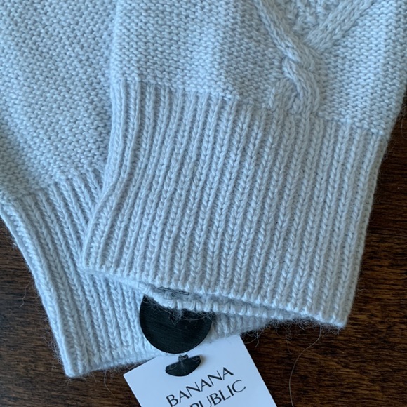 BANANA REPUBLIC Factory Light Blue Scarf, Gloves and Hat Set New With Tags - Picture 11 of 13